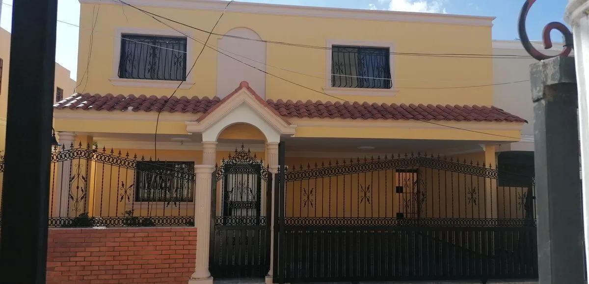 EB-JK9724 (1) casa en venta en Cabirma del Este Santo Domingo Este cerca de supermercado Bravo