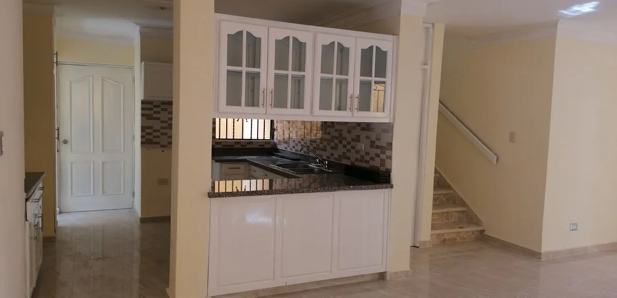EB-JK9724 (16) casa en venta en Cabirma del Este Santo Domingo Este cerca de supermercado Bravo