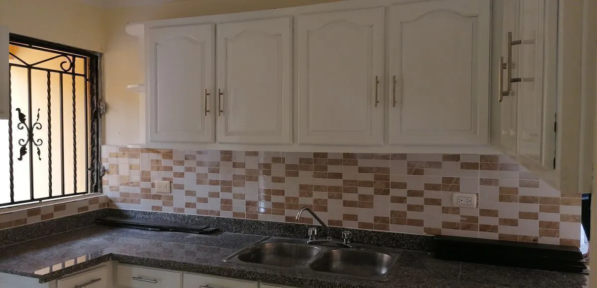 EB-JK9724 (18) casa en venta en Cabirma del Este Santo Domingo Este cerca de supermercado Bravo