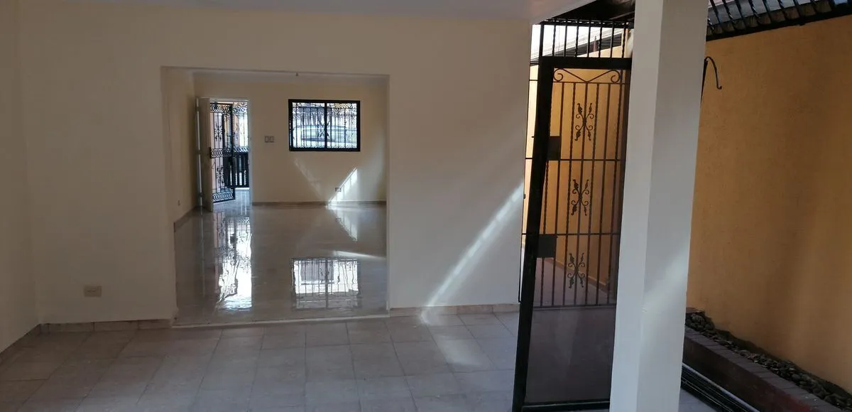 EB-JK9724 (19) casa en venta en Cabirma del Este Santo Domingo Este cerca de supermercado Bravo