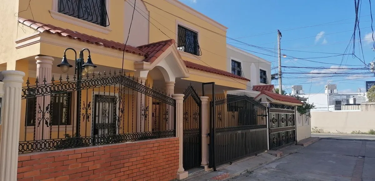 EB-JK9724 casa en venta en Cabirma del Este Santo Domingo Este cerca de supermercado Bravo